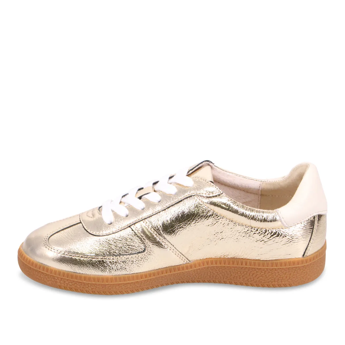 Dari Sneaker