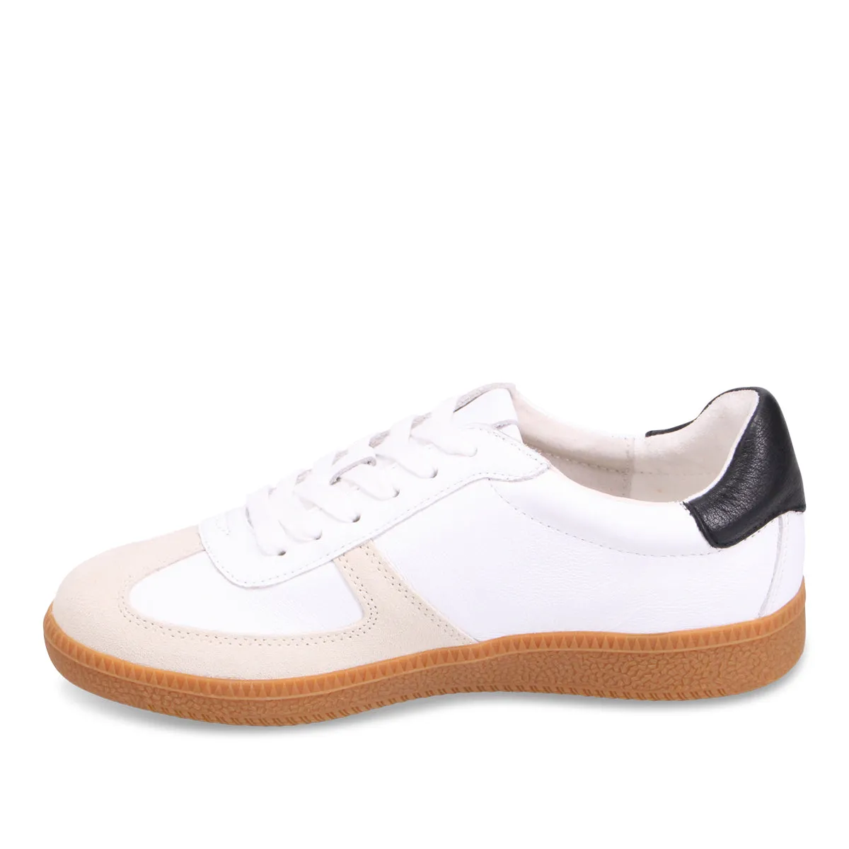Dari Sneaker