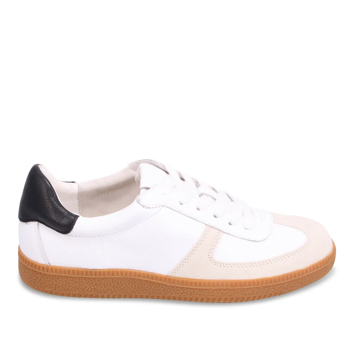 Dari Sneaker