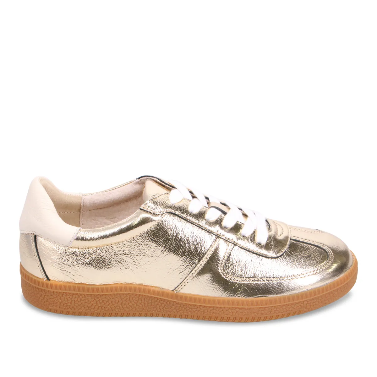 Dari Sneaker