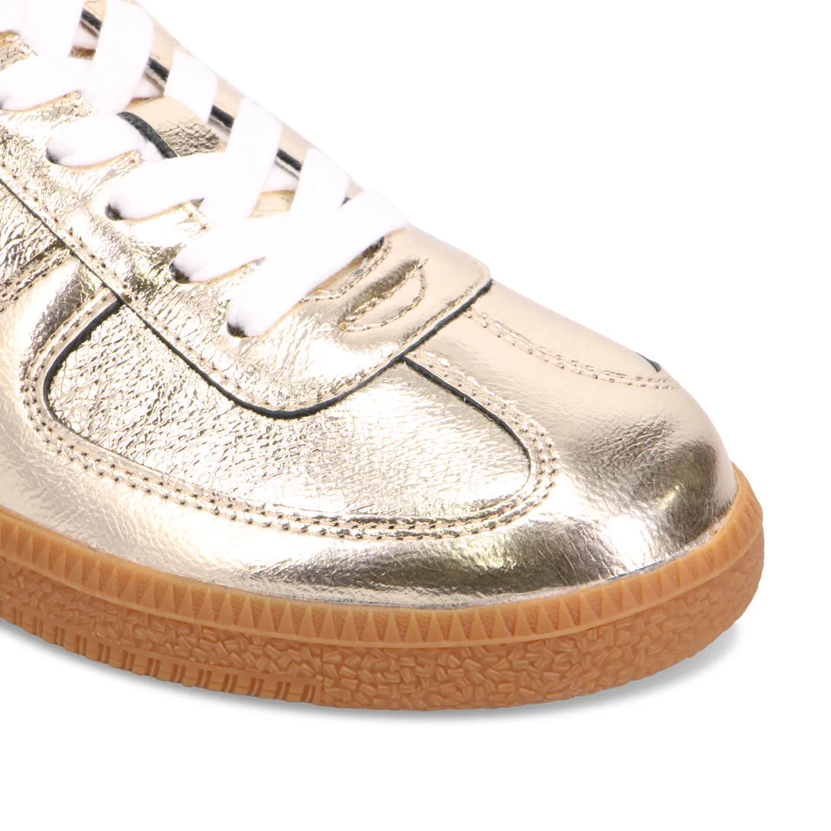 Dari Sneaker