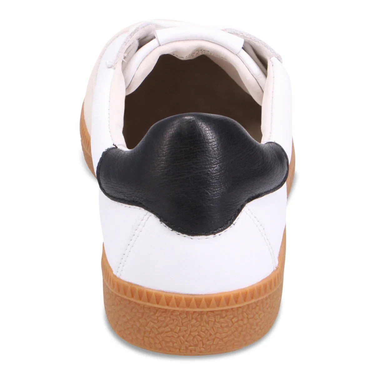 Dari Sneaker